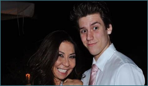 Anna Shay: Wiki, Bio, Age, Height, Net Worth, Husband, Son, Parents